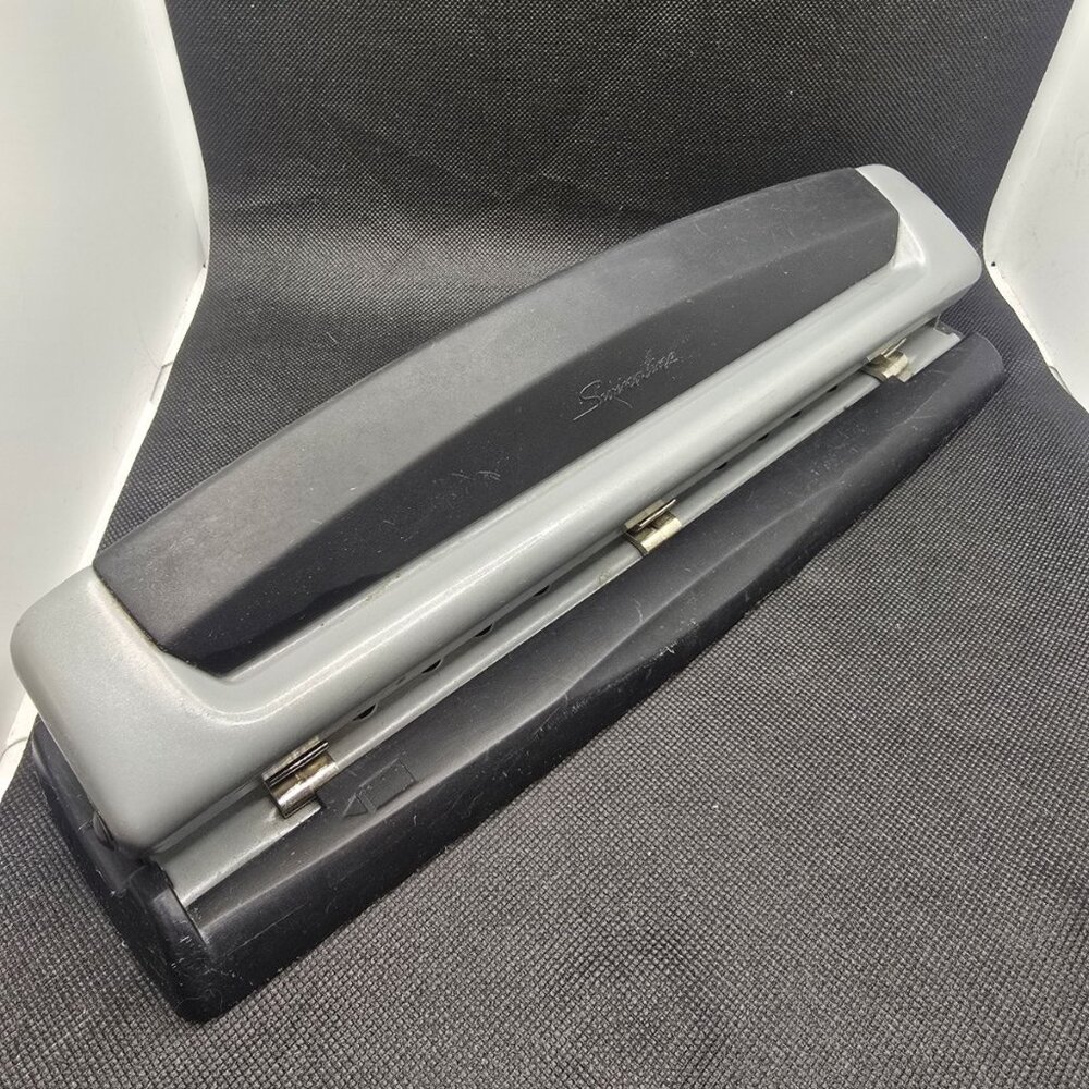Swingline Precision Pro Desktop Hole Punch 9/32" Holes